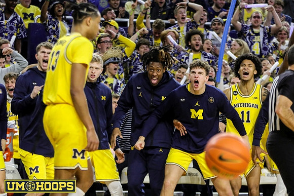 Jett Howard (13) and Michigan Team