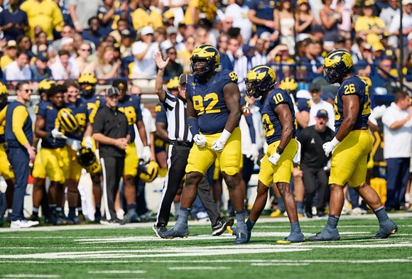 Ike Iwunnah (92), Zeke Berry (10), and Rayshaun Benny (26)
