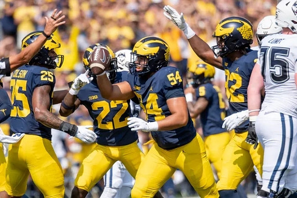 Junior Colson (25), Gemon Green (22), George Rooks (54), and Jaylen Harrell (32)