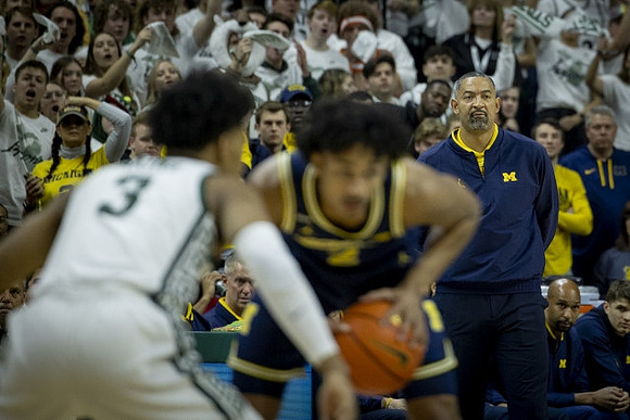Kobe Bufkin (2) and Juwan Howard