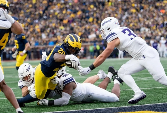 Davis Warren (16) and Kalel Mullings (20)