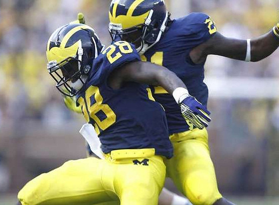 Fitzgerald Toussaint (28) and Junior Hemingway (21)