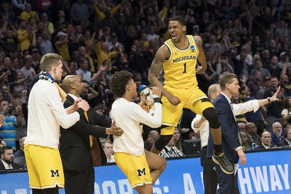 Moritz Wagner (13), Saddi Washington, Jordan Poole (2), Charles Matthews (1), John Beilein, and Luke Yaklich