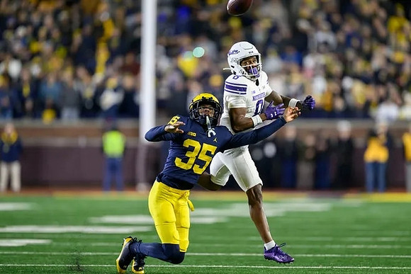 Jyaire Hill (35)