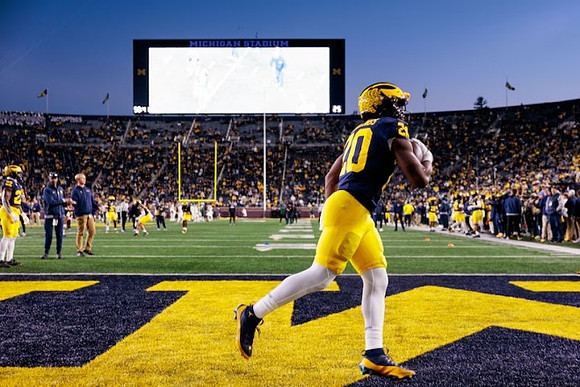 Kalel Mullings (20) and Tavierre Dunlap (22)