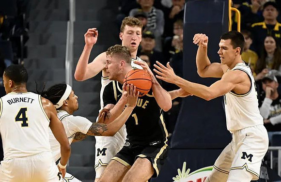 Nimari Burnett (4), Rubin Jones (15), Danny Wolf (1), and Vladislav Goldin (50)