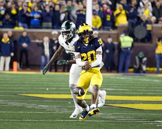 Jyaire Hill (20)