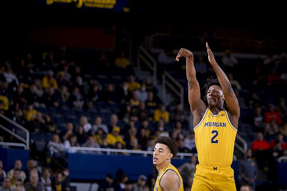 Justin Pippen (10) and L.J. Cason (2)