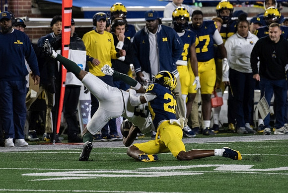 Jyaire Hill (20)