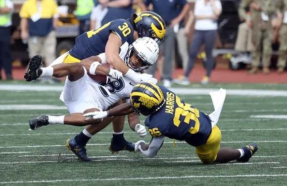 Jimmy Rolder (30) and Keshaun Harris (36)