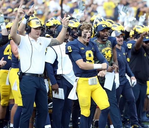 J.J. McCarthy (9) and Michigan Team