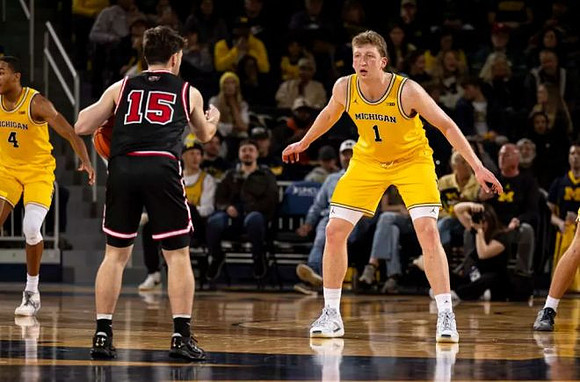 Nimari Burnett (4) and Danny Wolf (1)
