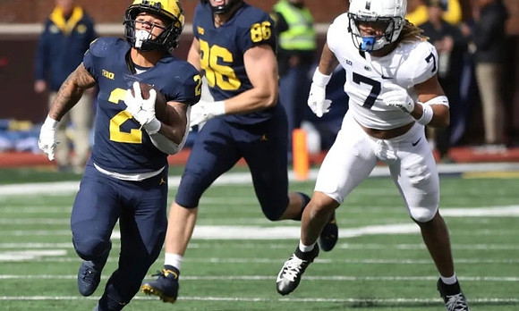 Blake Corum (2) and Luke Schoonmaker (86)