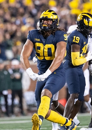 Mike Morris (90) and Rod Moore (19)