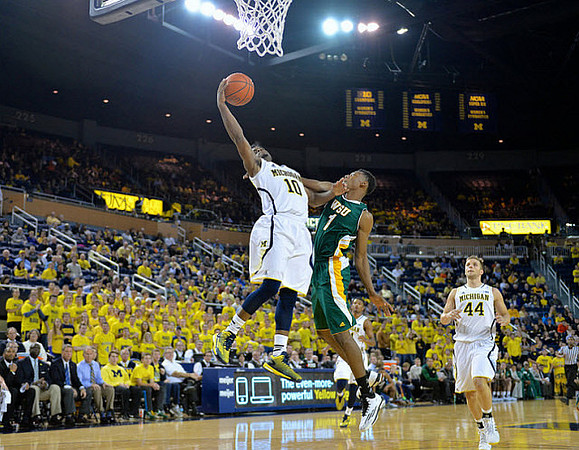 Derrick Walton Jr. (10) and Max Bielfeldt (44)