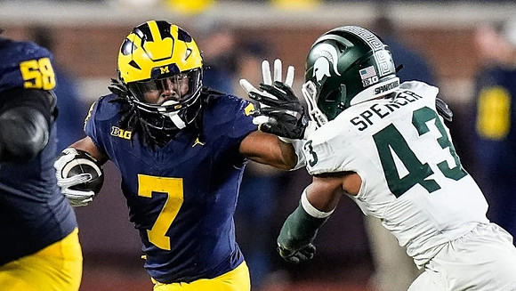 Giovanni El-Hadi (58) and Donovan Edwards (7)