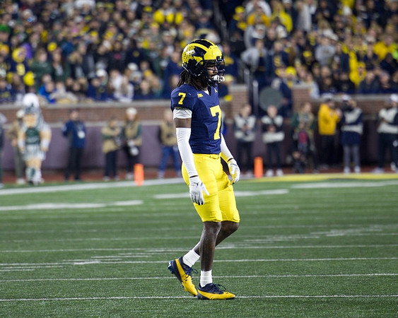 Donovan Edwards (7)