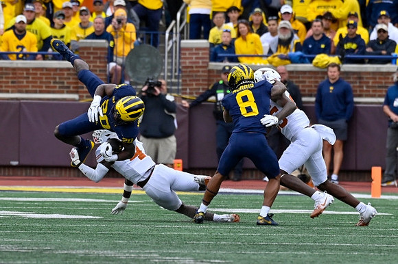 Kalel Mullings (20) and Tyler Morris (8)