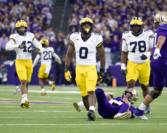 TJ Guy (42), Jyaire Hill (20), Josaiah Stewart (0), and Kenneth Grant (78)