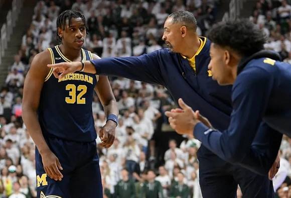 Tarris Reed Jr. (32), Juwan Howard, and Jace Howard (25)