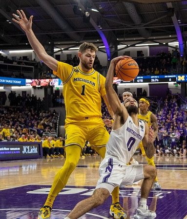 Hunter Dickinson (1) and Dug McDaniel (0)