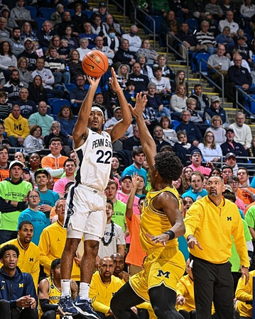 Tarris Reed Jr. (32) and Juwan Howard