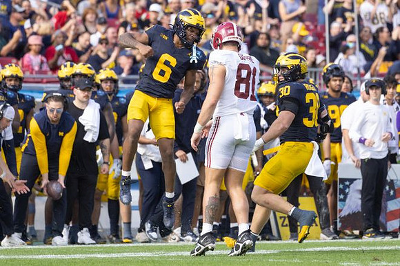 Brandyn Hillman (6) and Jimmy Rolder (30)
