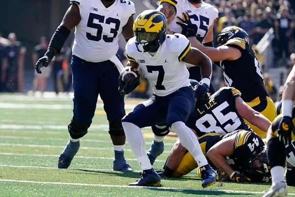 Trente Jones (53), Donovan Edwards (7), and Zak Zinter (65)