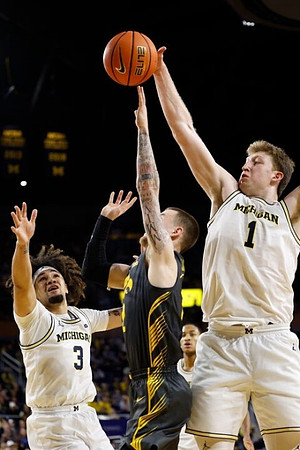 Tre Donaldson (3), Danny Wolf (1), and Nimari Burnett (4)