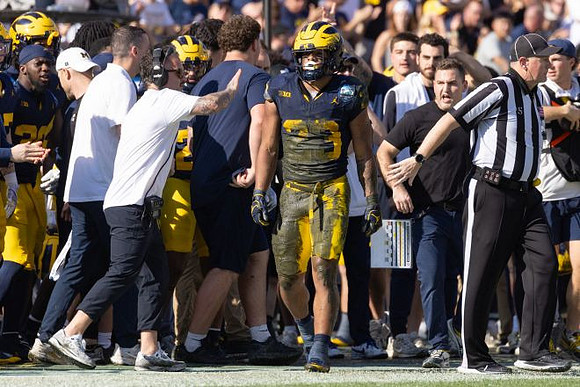 Jordan Marshall (23) and Michigan Team
