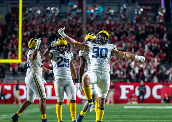 Taylor Upshaw (91), Junior Colson (25), and Mike Morris (90)