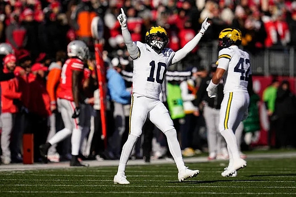 Zeke Berry (10) and TJ Guy (42)