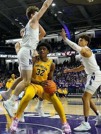 Tarris Reed Jr. (32) and Dug McDaniel (0)