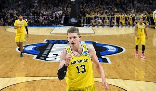 Isaiah Livers (4), Moritz Wagner (13), and Jaaron Simmons (5)