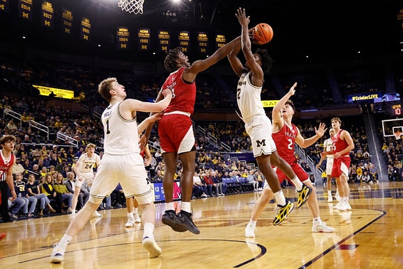 Sam Walters (24), Danny Wolf (1), L.J. Cason (2), and Roddy Gayle Jr. (11)