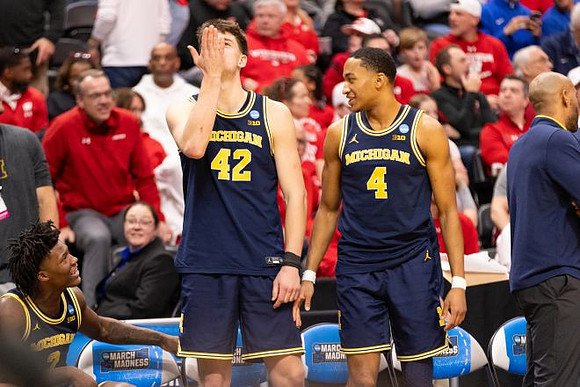 L.J. Cason (2), Will Tschetter (42), and Nimari Burnett (4)