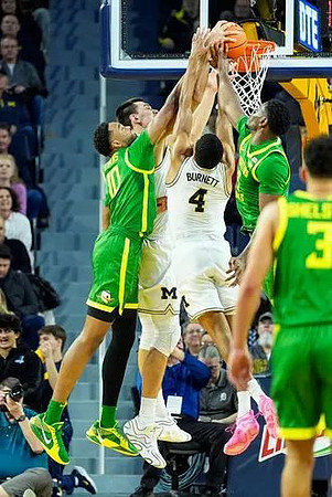 Vladislav Goldin (50) and Nimari Burnett (4)