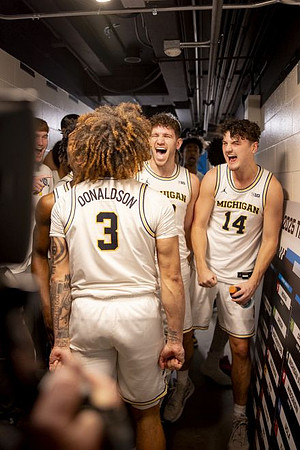 Tre Donaldson (3) and Michigan Team