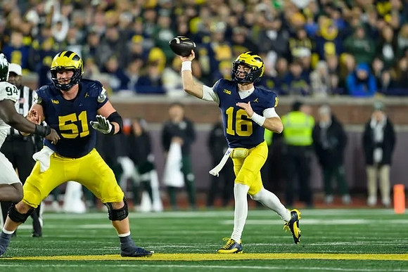 Greg Crippen (51) and Davis Warren (16)