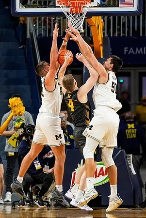 Will Tschetter (42) and Vladislav Goldin (50)