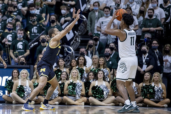 DeVante' Jones (12)