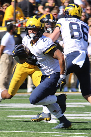 Blake Corum (2) and Luke Schoonmaker (86)