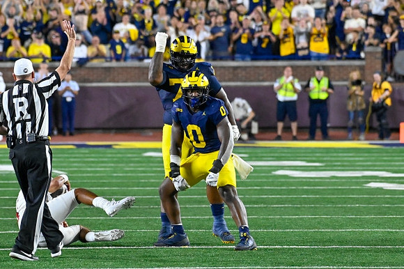 Josaiah Stewart (0) and Kenneth Grant (78)