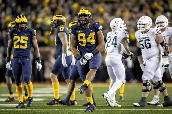 Junior Colson (25), Braiden McGregor (17), and Mike Morris (90)