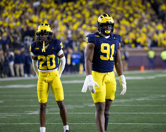 Jyaire Hill (20) and Cameron Brandt (91)
