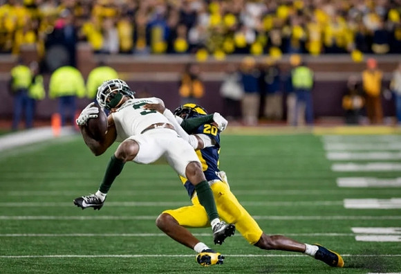 Jyaire Hill (20)