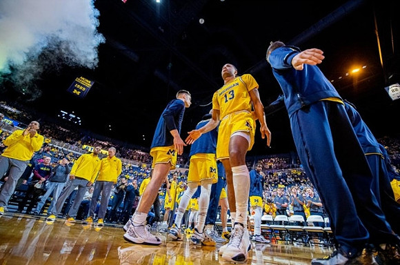 Jett Howard (13) and Michigan Team