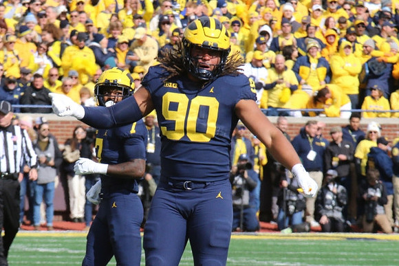 Makari Paige (7) and Mike Morris (90)
