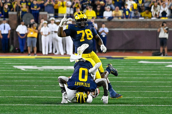 Josaiah Stewart (0) and Kenneth Grant (78)