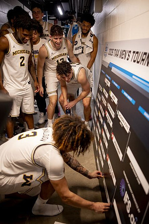 Tre Donaldson (3) and Michigan Team